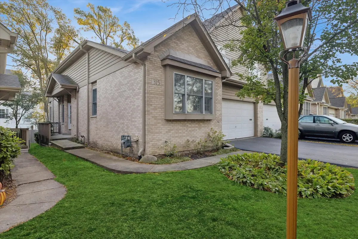 315 Regal Court, Clarendon Hills, IL 60514 - Image #1