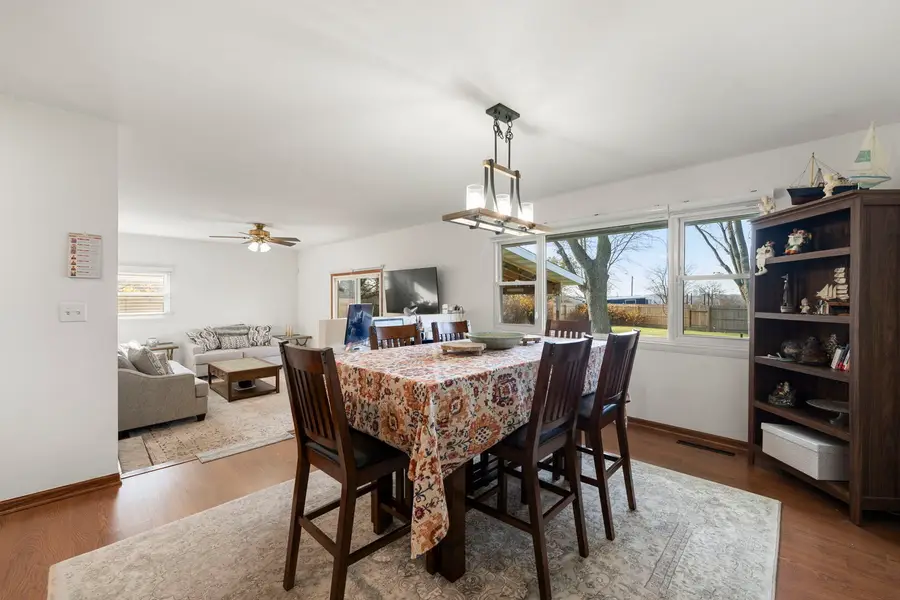 6812 Wainwright Drive, Woodridge, IL 60517 - Image #2