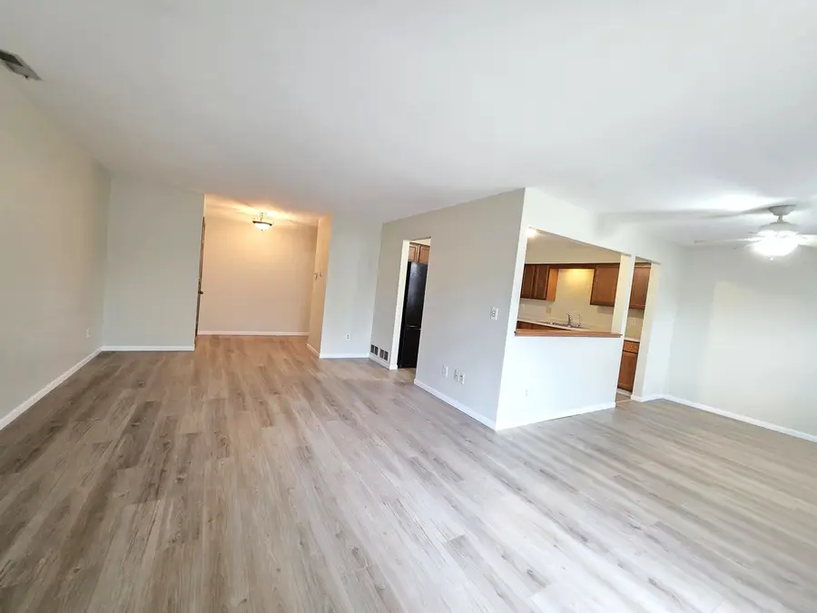 205 Auburn Court #205, Saint Charles, IL 60174 - Image #3