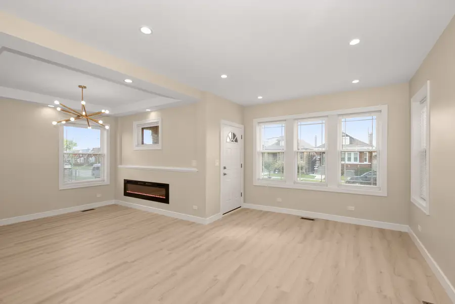 2848 N Mobile Avenue, Chicago, IL 60634 - Image #2