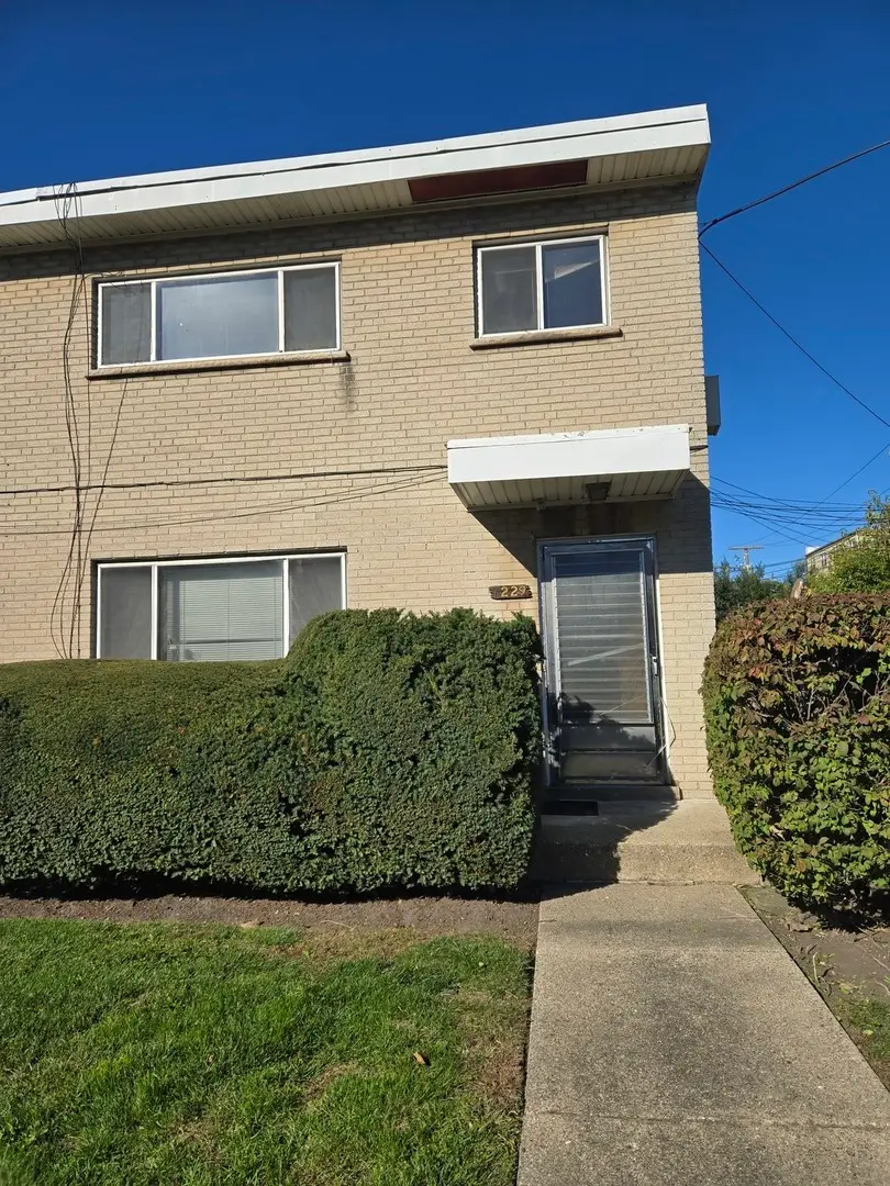 7229 N Campbell Avenue, Chicago, IL 60645 - Image #1