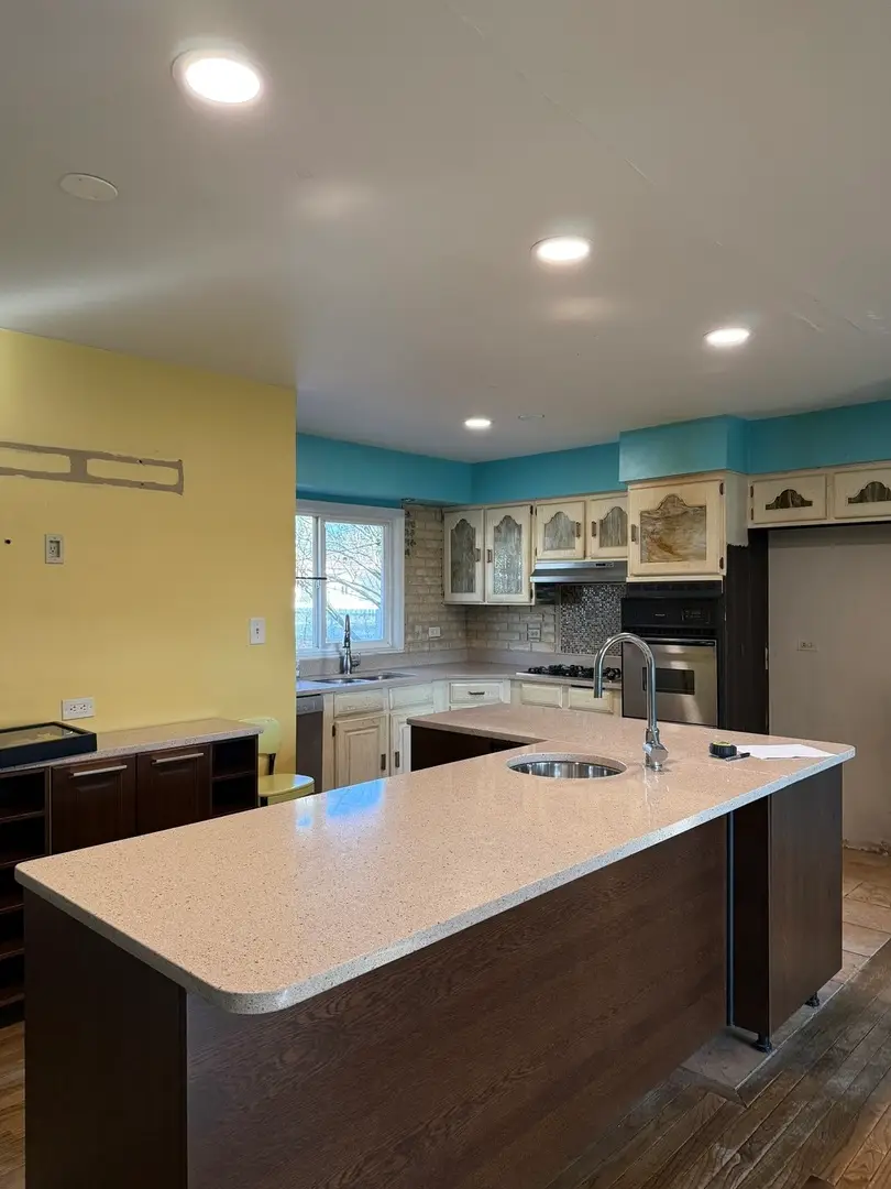 655 W Comstock Avenue, Elmhurst, IL 60126 - Image #3