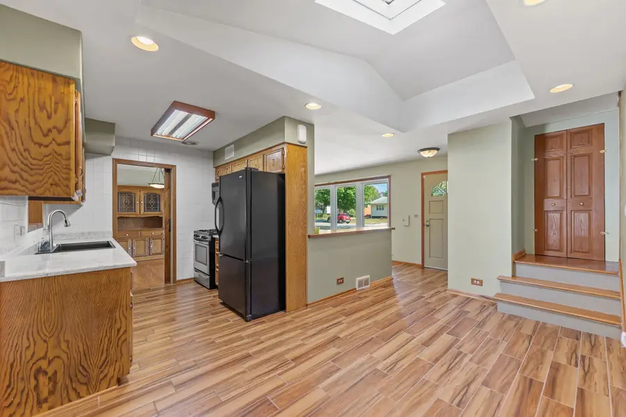 616 S Ahrens Avenue, Lombard, IL 60148 - Image #2