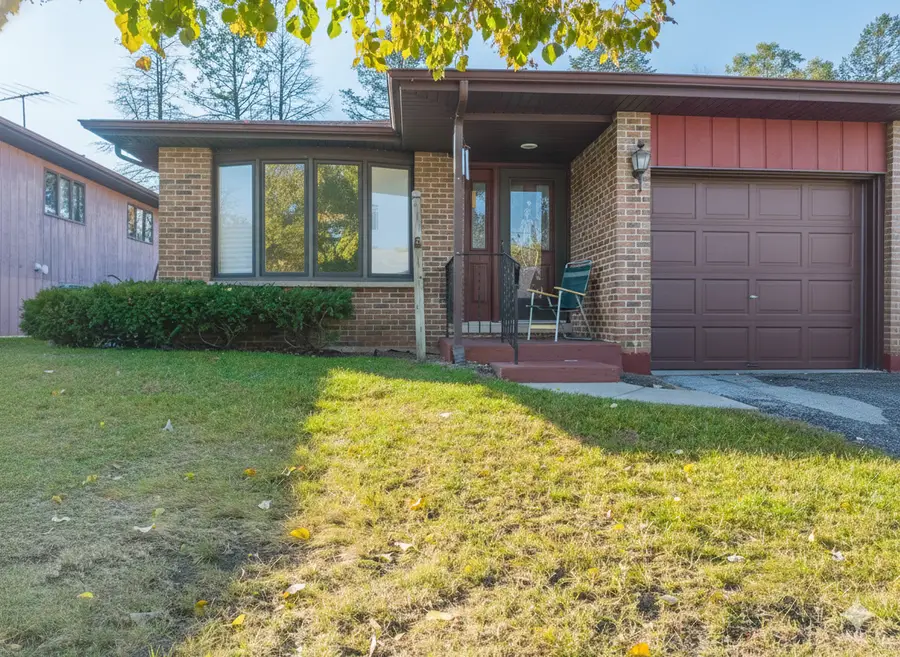 928 Tara Court, Woodstock, IL 60098 - Image #2