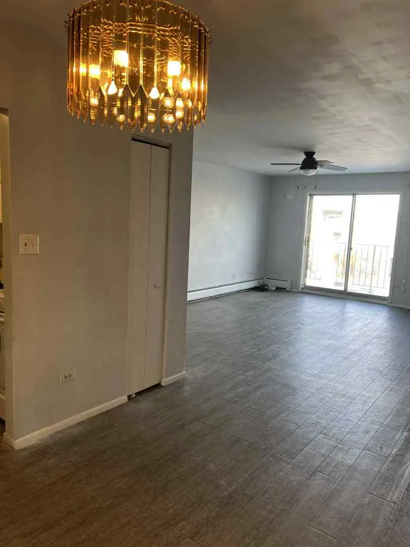 208 Shorewood Drive #3-2C, Glendale Heights, IL 60139 - Image #2