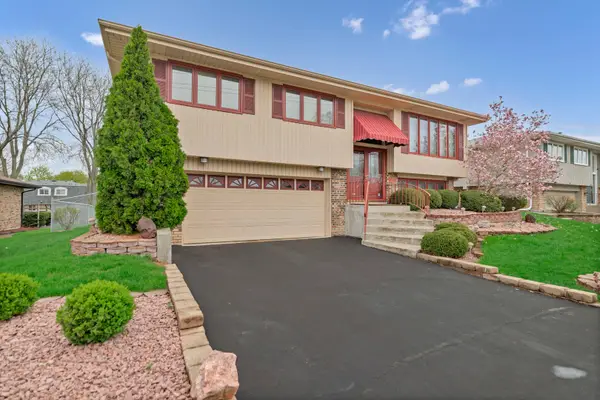 8532 W 107th Street, Palos Hills, IL 60465