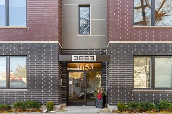 3653 W Barry Avenue #4E, Chicago, IL 60618