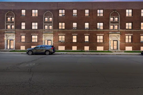 953 E 61st Street #1E, Chicago, IL 60637