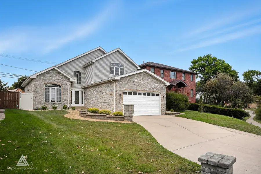 9704 W Shore Drive, Oak Lawn, IL 60453 - Image #3