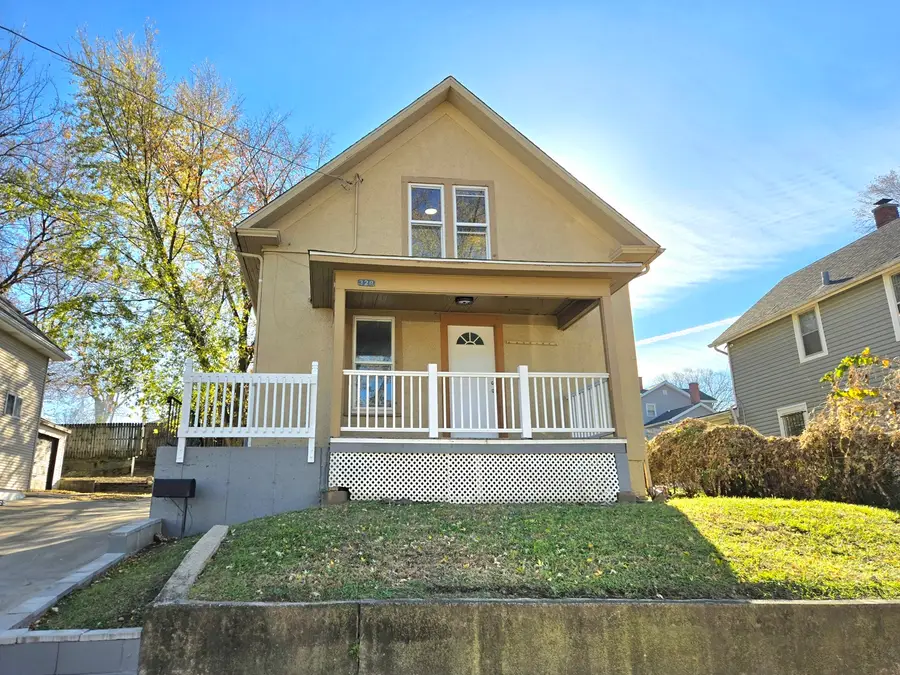 328 Rosewood Avenue, Aurora, IL 60505 - Image #2