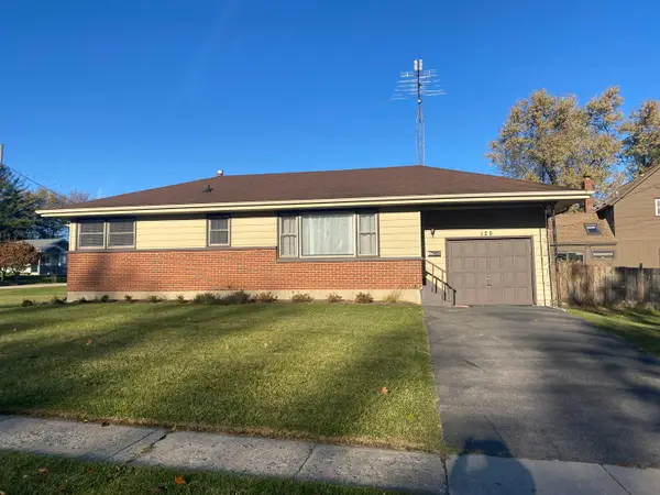 125 Arthur Drive, Woodstock, IL 60098