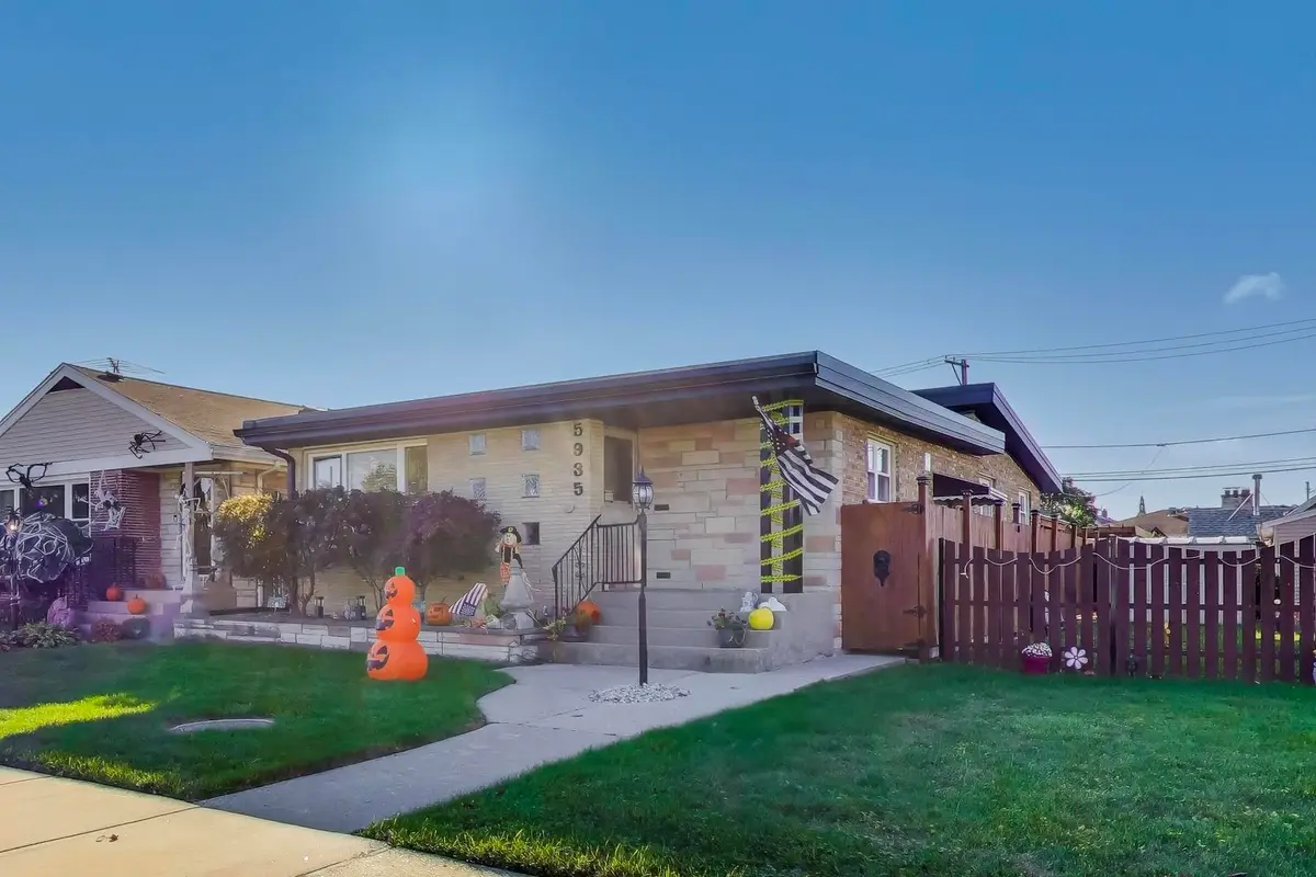 5935 W Henderson Street, Chicago, IL 60634 - Image #1