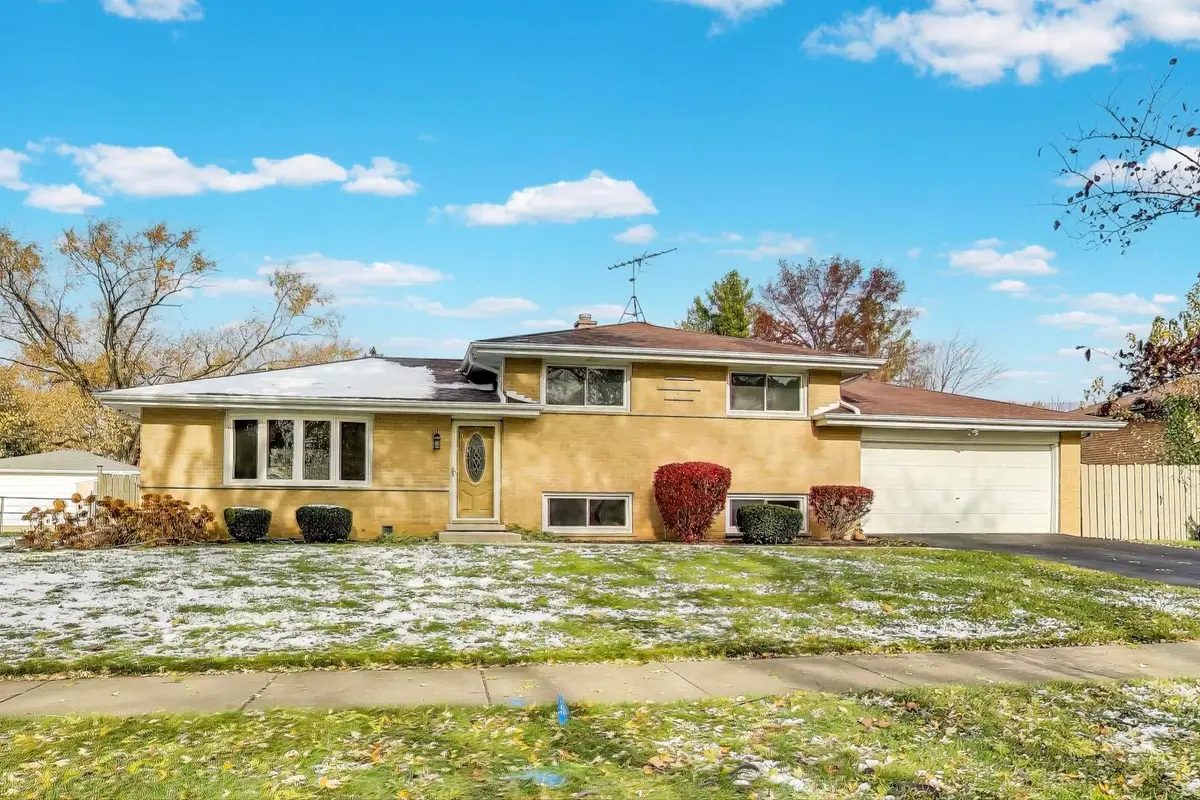 910 E Aster Avenue, Palatine, IL 60074 - Image #1