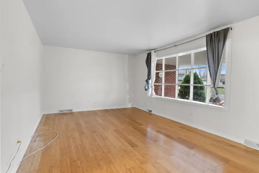 904 Chippewa Drive, Elgin, IL 60120 - Image #3