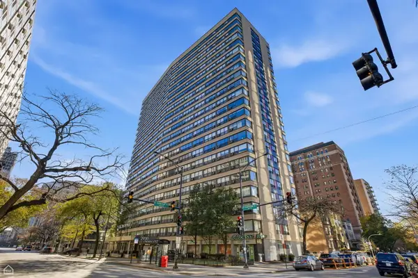 2930 N Sheridan Road #302, Chicago, IL 60657