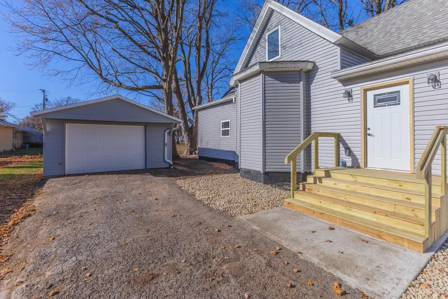 208 S Division Street, Stanford, IL 61774 - Image #2