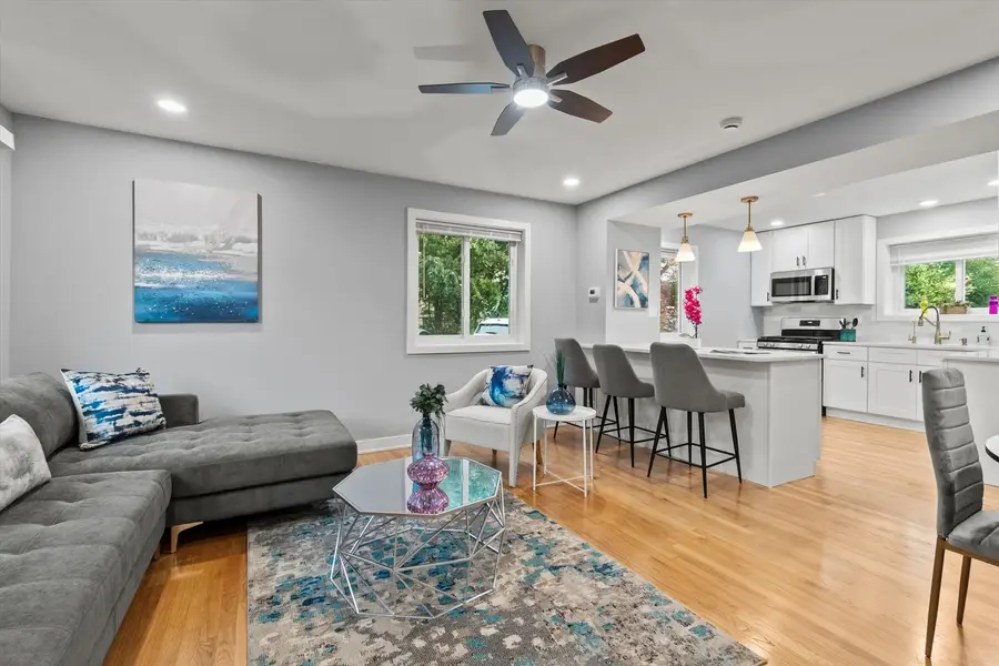 7249 N Campbell Avenue, Chicago, IL 60645 - Image #2