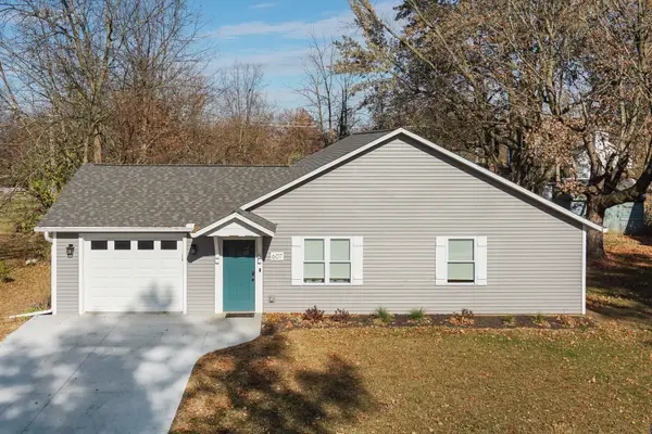 607 E 2nd Street, Delavan, IL 61734