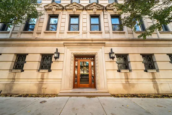 2912 N Commonwealth Avenue #1A, Chicago, IL 60657