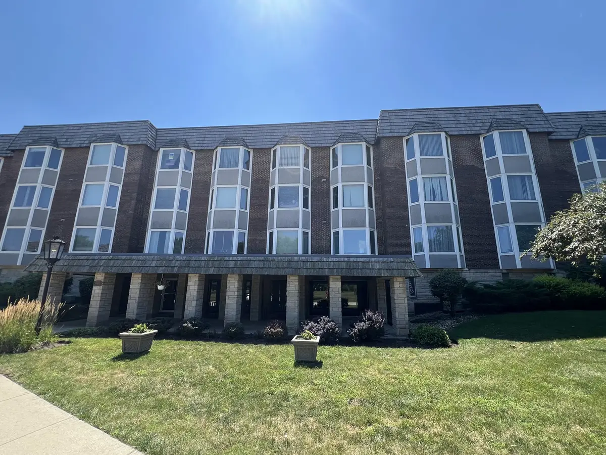 500 Thames Parkway #1F, Park Ridge, IL 60068 - Image #1
