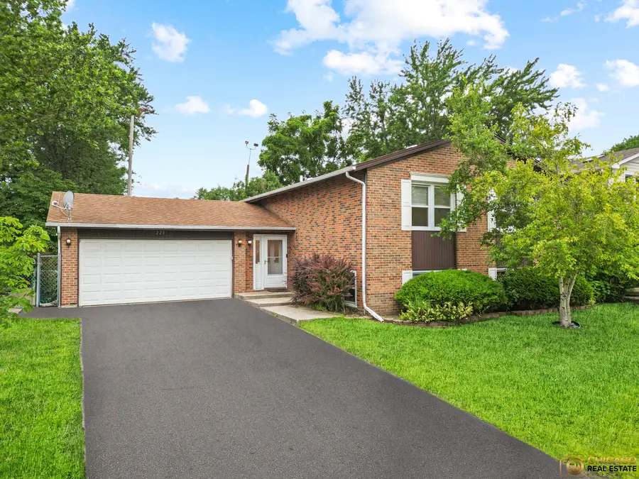 220 Osage Lane, Buffalo Grove, IL 60089 - Image #2