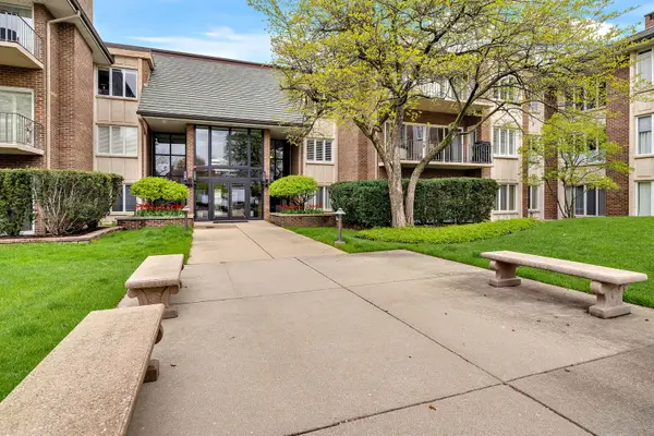 3 Oak Brook Club Drive #E207, Oak Brook, IL 60523
