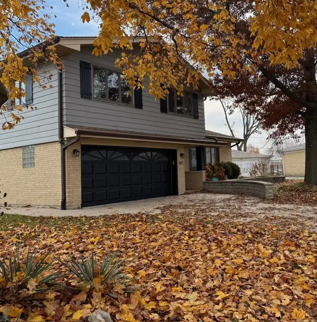 607 S Carol Lane, Mount Prospect, IL 60056 - Image #2