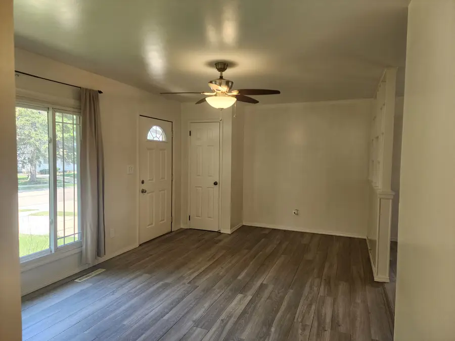 367 E Lincoln Avenue, Glendale Heights, IL 60139 - Image #3