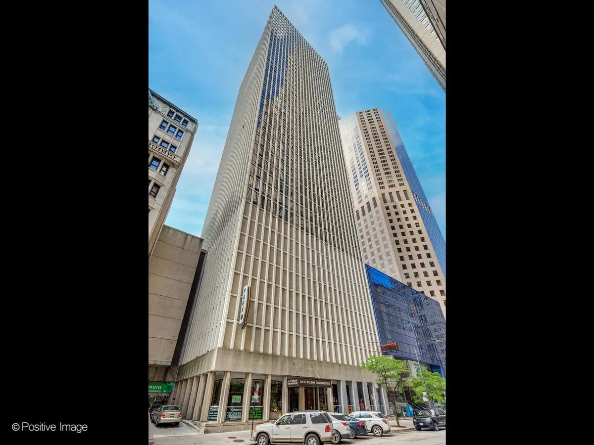 100 E Walton Street #32B, Chicago, IL 60611 - Image #1