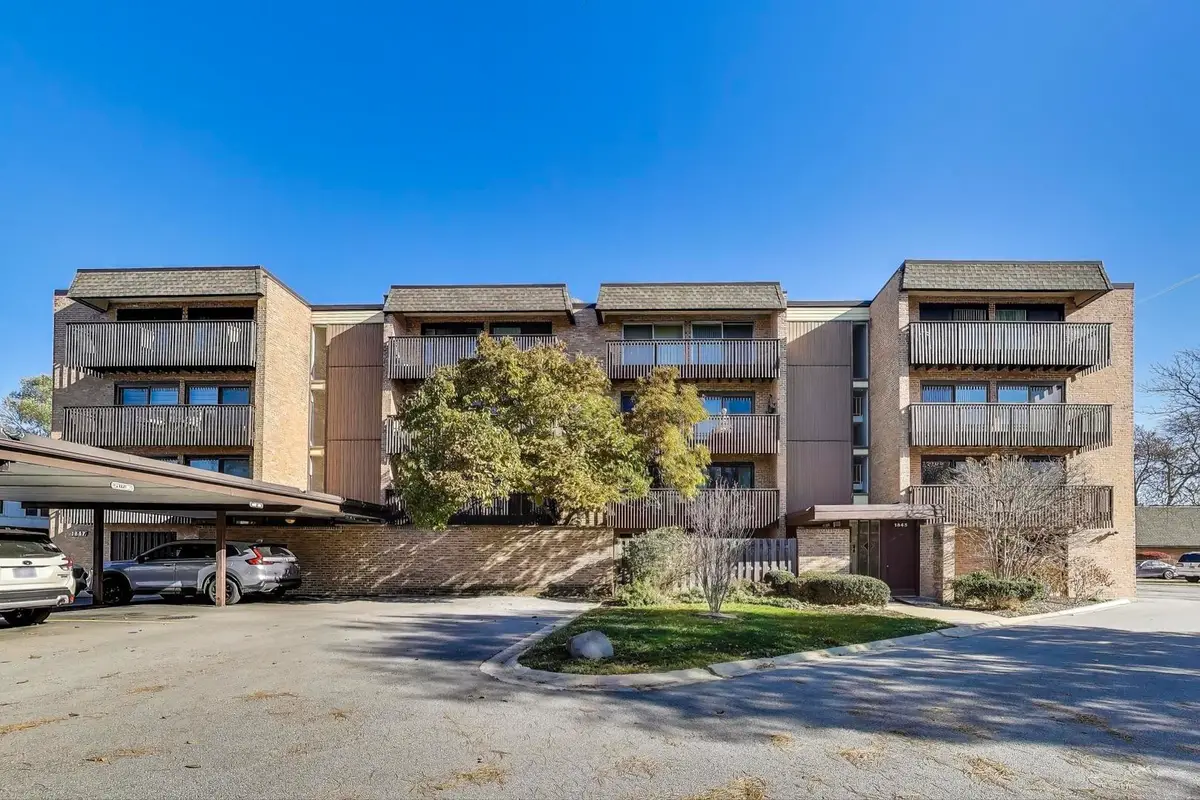 1847 Tanglewood Drive #2B, Glenview, IL 60025 - Image #1