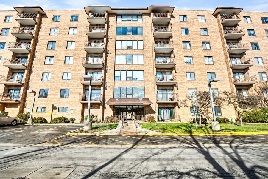 1777 W Crystal Lane #205, Mount Prospect, IL 60056 - Image #2
