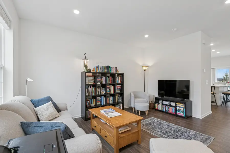 709 Neubauer Circle, Lindenhurst, IL 60046 - Image #3