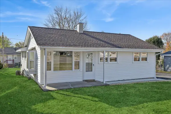 821 Oakwood Drive, Round Lake Beach, IL 60073