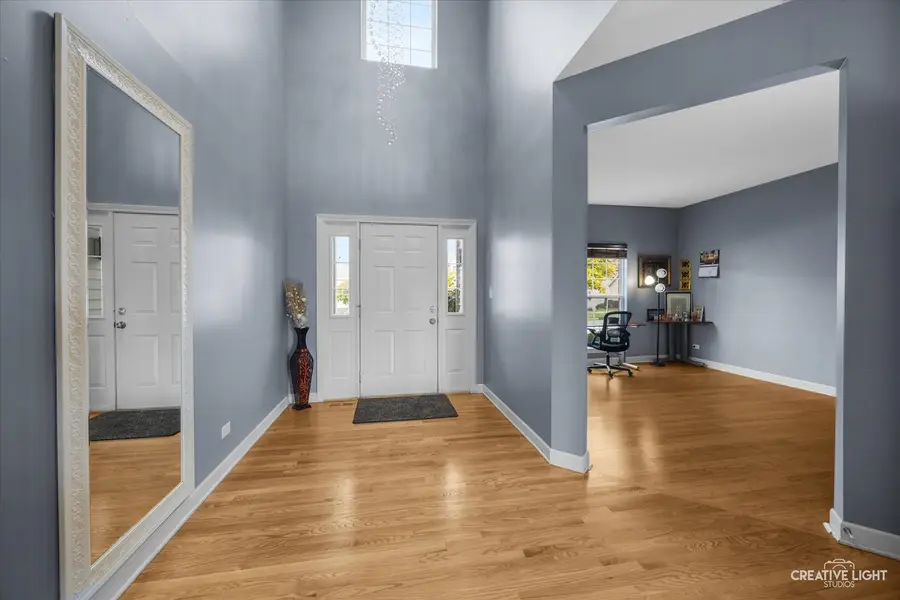 945 Wyndham Drive, South Elgin, IL 60177 - Image #2