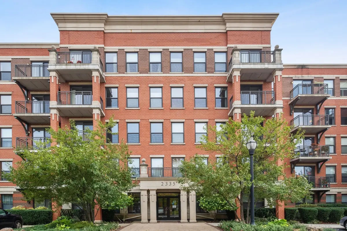 2335 W Belle Plaine Avenue #207, Chicago, IL 60618 - Image #1