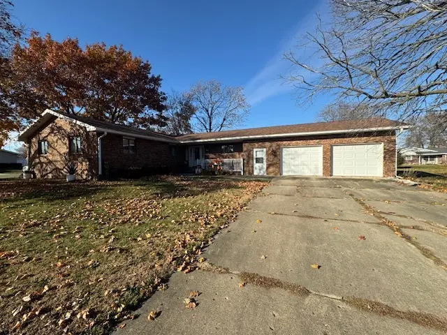 21 Colonial Drive, Clinton, IL 61727 - Image #2