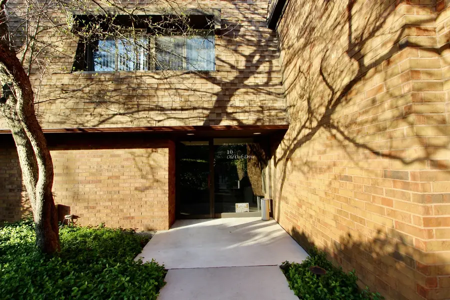 10 Old Oak Drive #103, Buffalo Grove, IL 60089 - Image #2