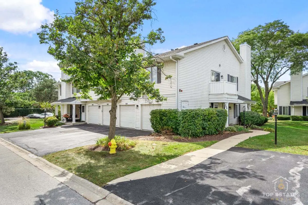564 Willowcreek Court, Clarendon Hills, IL 60514 - Image #1