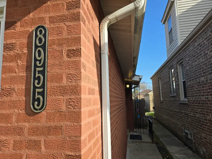 8955 S Cornell Avenue, Chicago, IL 60617 - Image #2