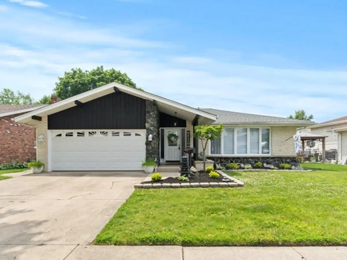 9526 S Kilbourn Avenue, Oak Lawn, IL 60453 - Image #1