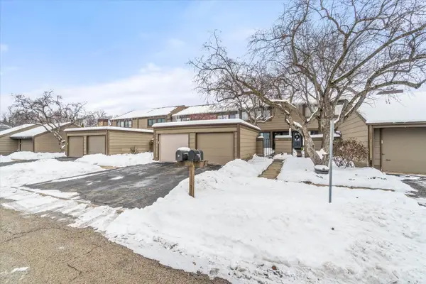 111 Aberdeen Court, Geneva, IL 60134