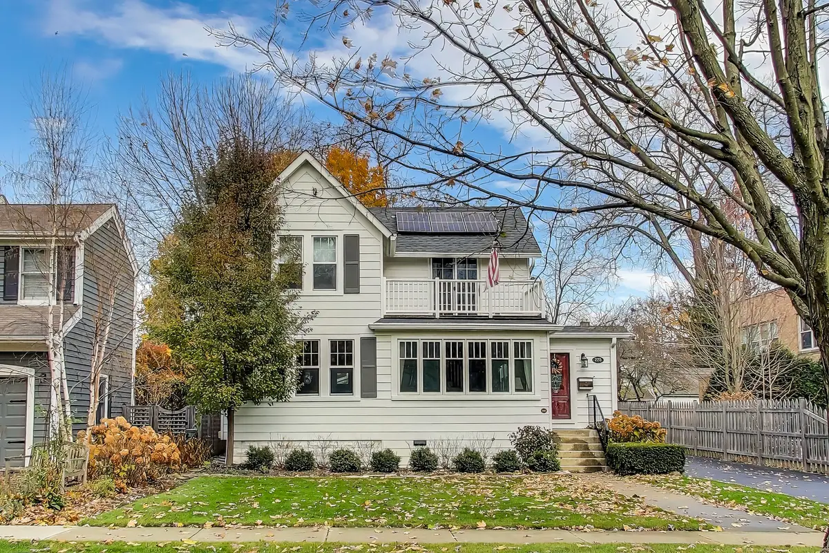 228 E Center Avenue, Lake Bluff, IL 60044 - Image #1