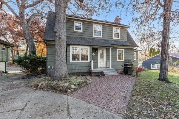 1326 Brownwood Drive, Rockford, IL 61107