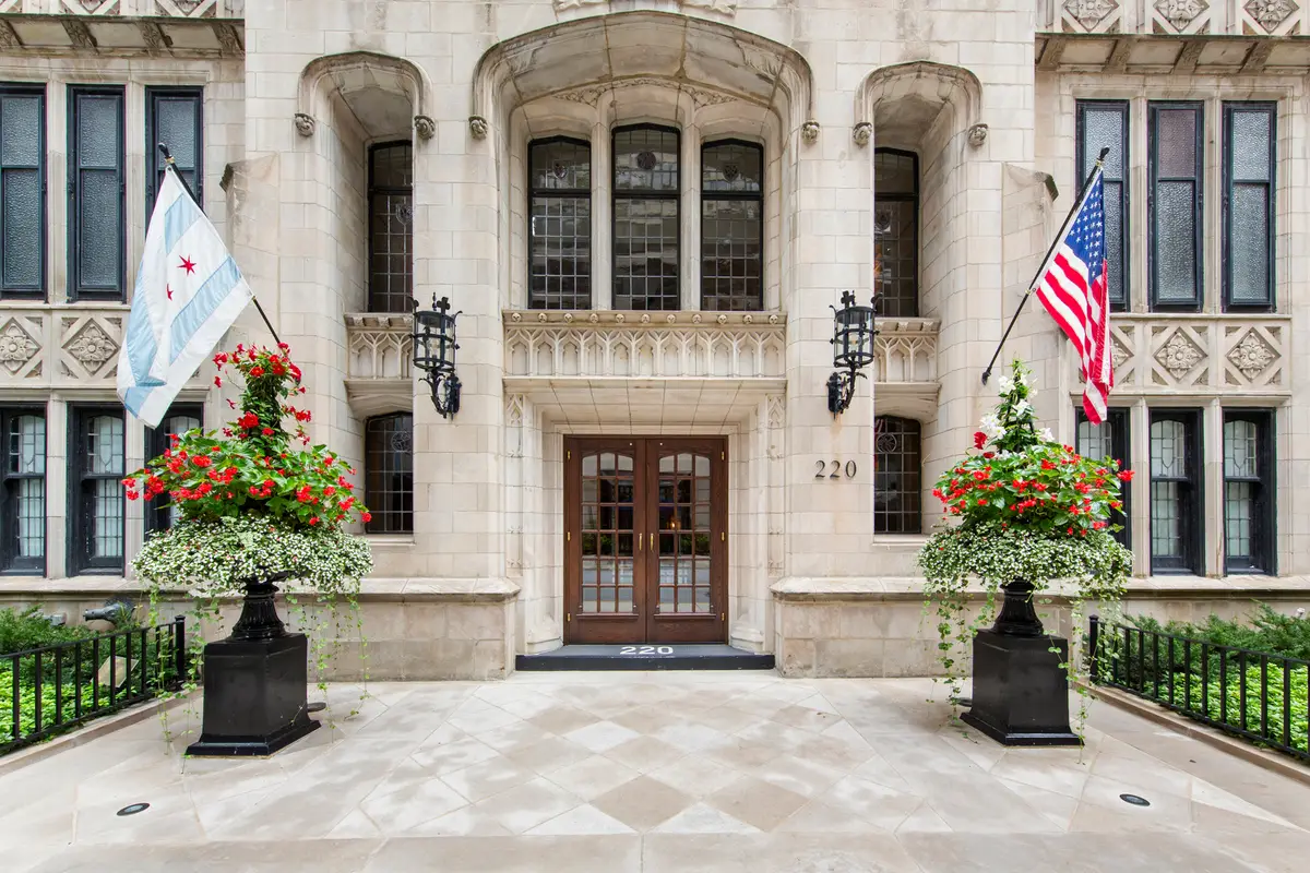 220 E Walton Place #8W, Chicago, IL 60611 - Image #1