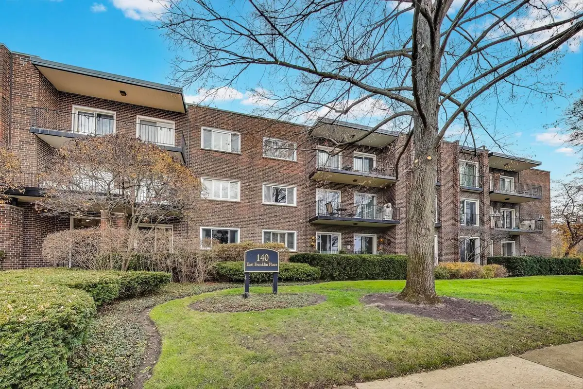 140 Franklin Place E #207, Lake Forest, IL 60045 - Image #1