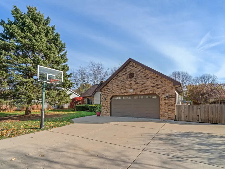 304 Sanders Court, Yorkville, IL 60560 - Image #3