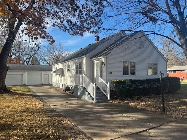 307 N Linden Street, Clinton, IL 61727 - Image #1