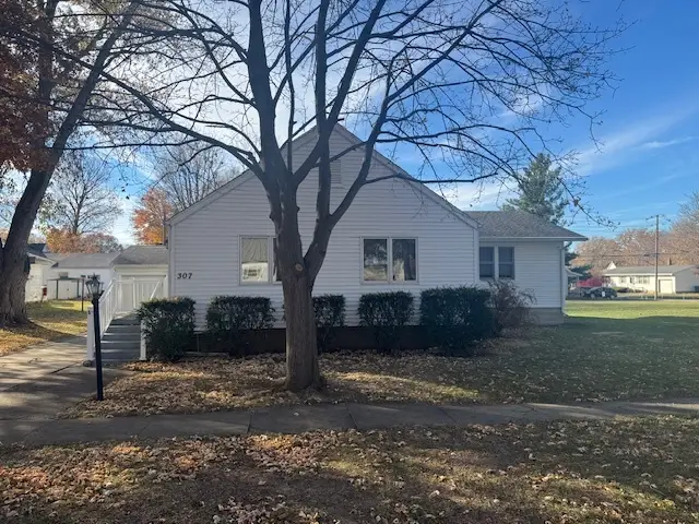 307 N Linden Street, Clinton, IL 61727 - Image #2