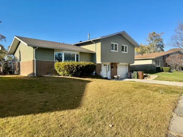 5700 La Palm Drive, Oak Forest, IL 60452