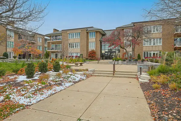 1 Oak Brook Club Drive #B-301, Oak Brook, IL 60523